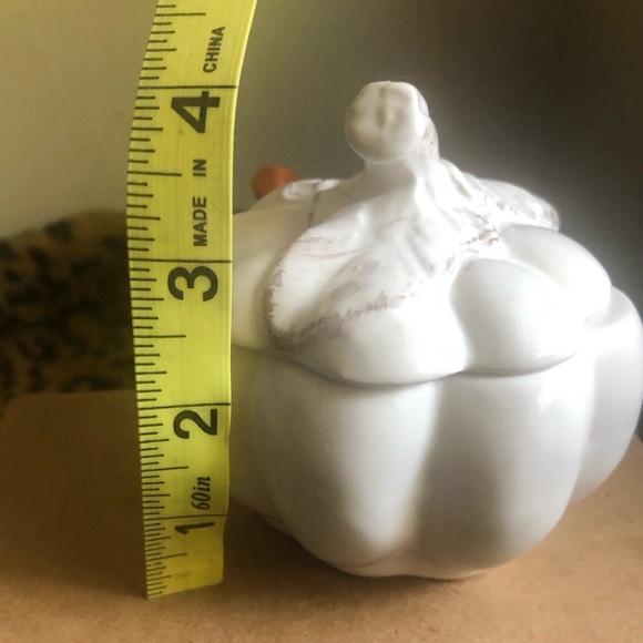 Handmade Ceramic Pumpkin Candle -pumpkin spice scent - Picture 4 of 6